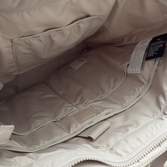 Vuori All Around Tote in Ecru - Picture 7 of 7